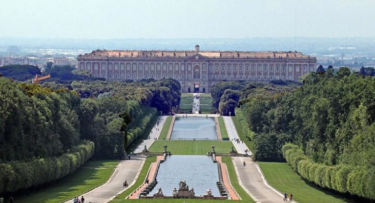 affittasi reggia di caserta a 30000 euro