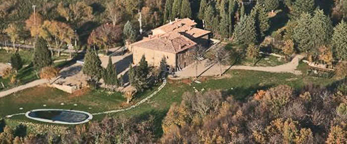 Matrimonio medievale tra le colline toscane