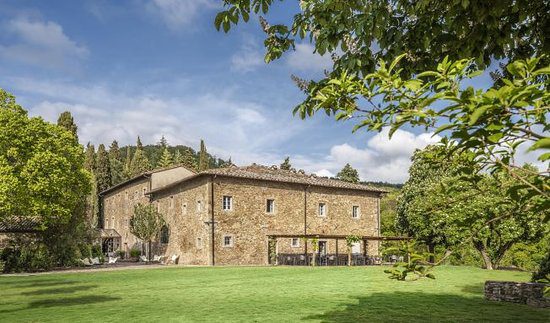 Matrimonio medievale tra le colline toscane