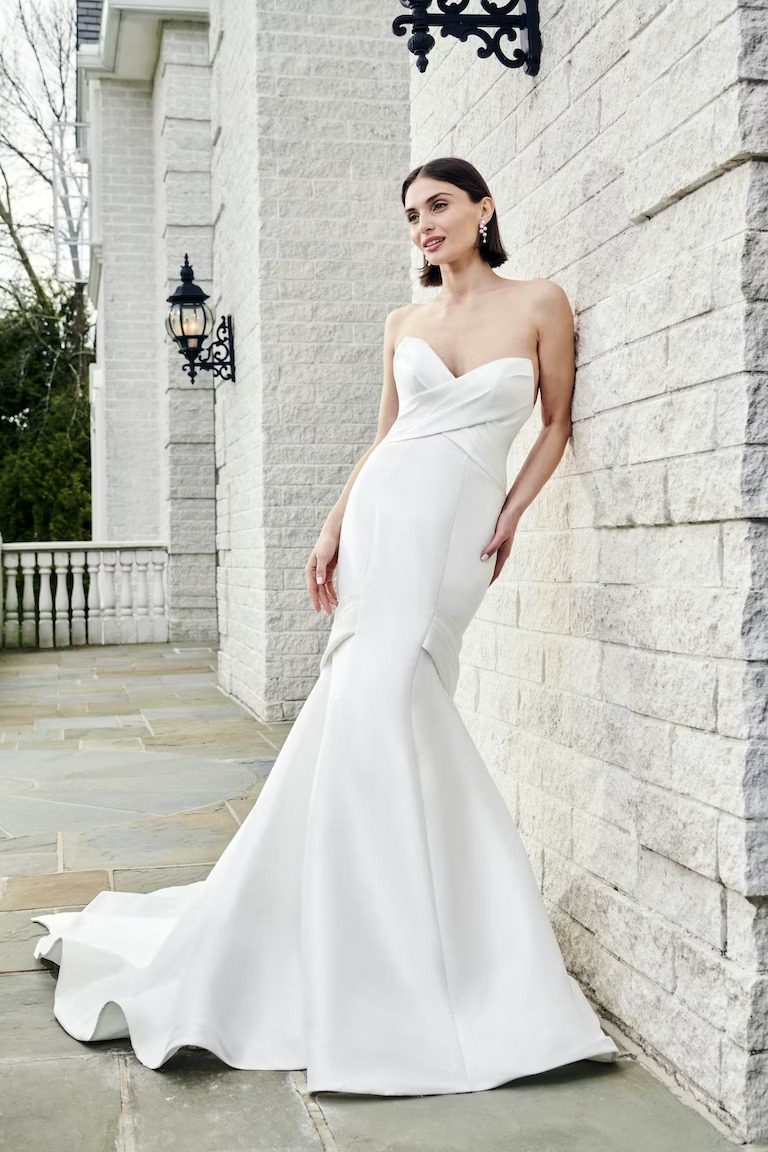 Collezione sposa primavera 2024 Eterna di Kelly Faetanini
