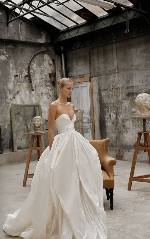 collezione sposa Spring 2025 Dana Harel