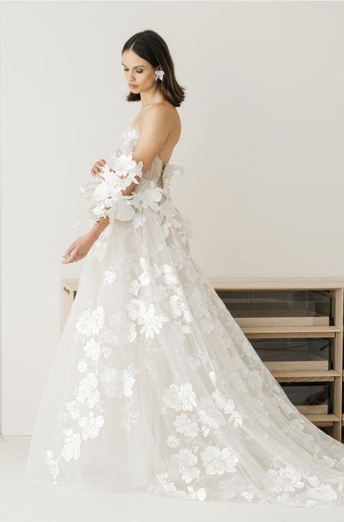 https://www.mirazwillinger.com/couture-collections/ss-20-25/