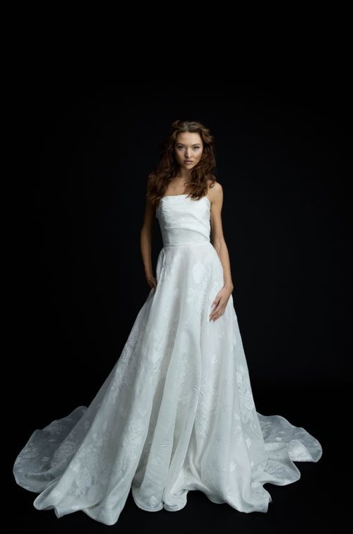 Collezione Sposa Fall 2025 di Jaclyn Whyte