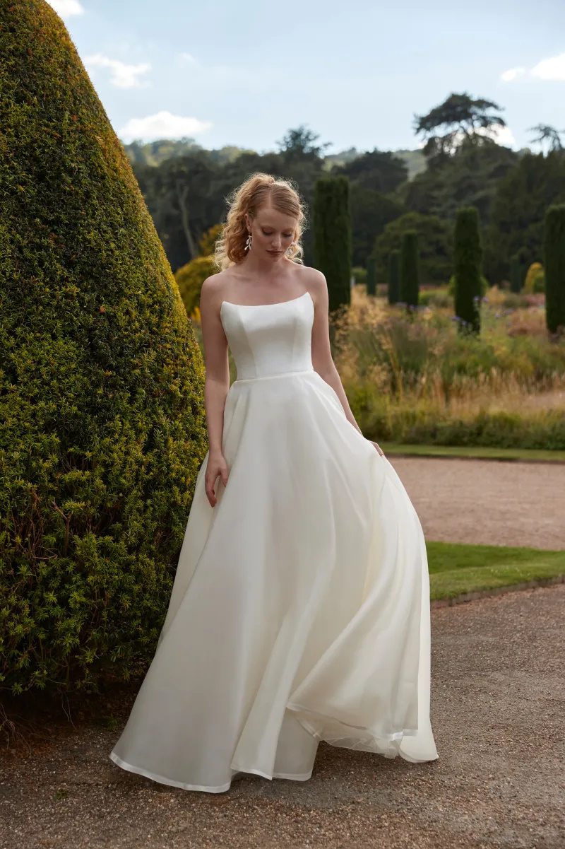 Collezione Sposa Fall 2025 Sassi Holford