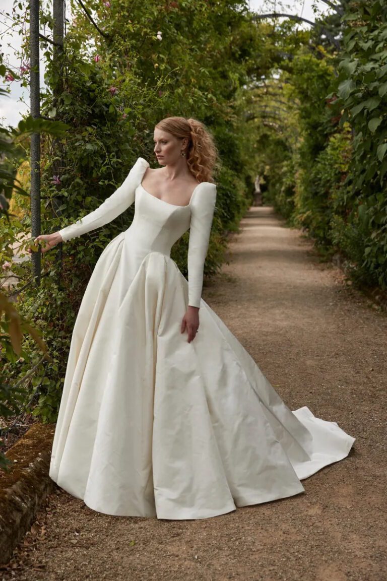 Collezione Sposa Fall 2025 Sassi Holford