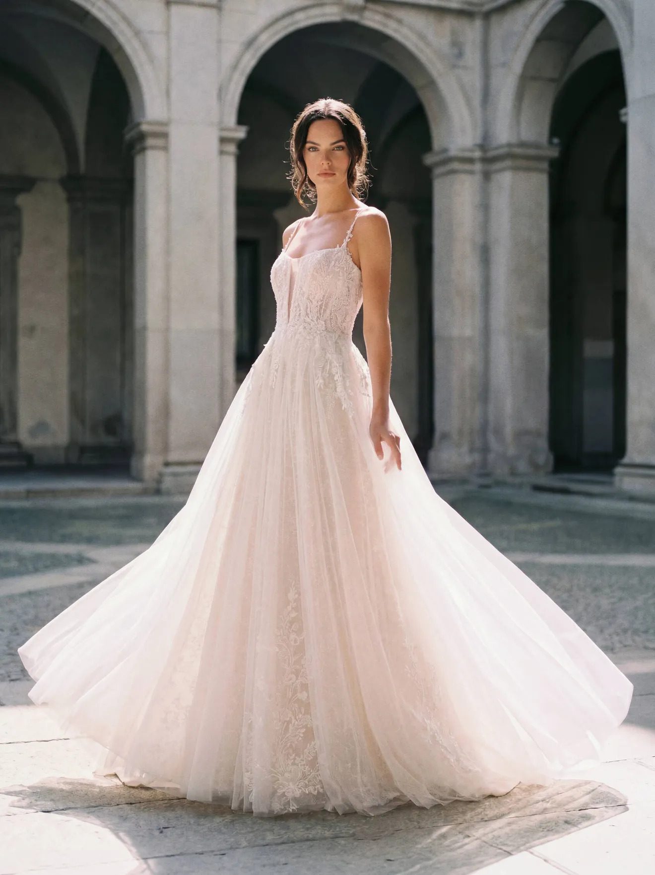 Collezione sposa Pronovias Privée 2027 Lūcentia